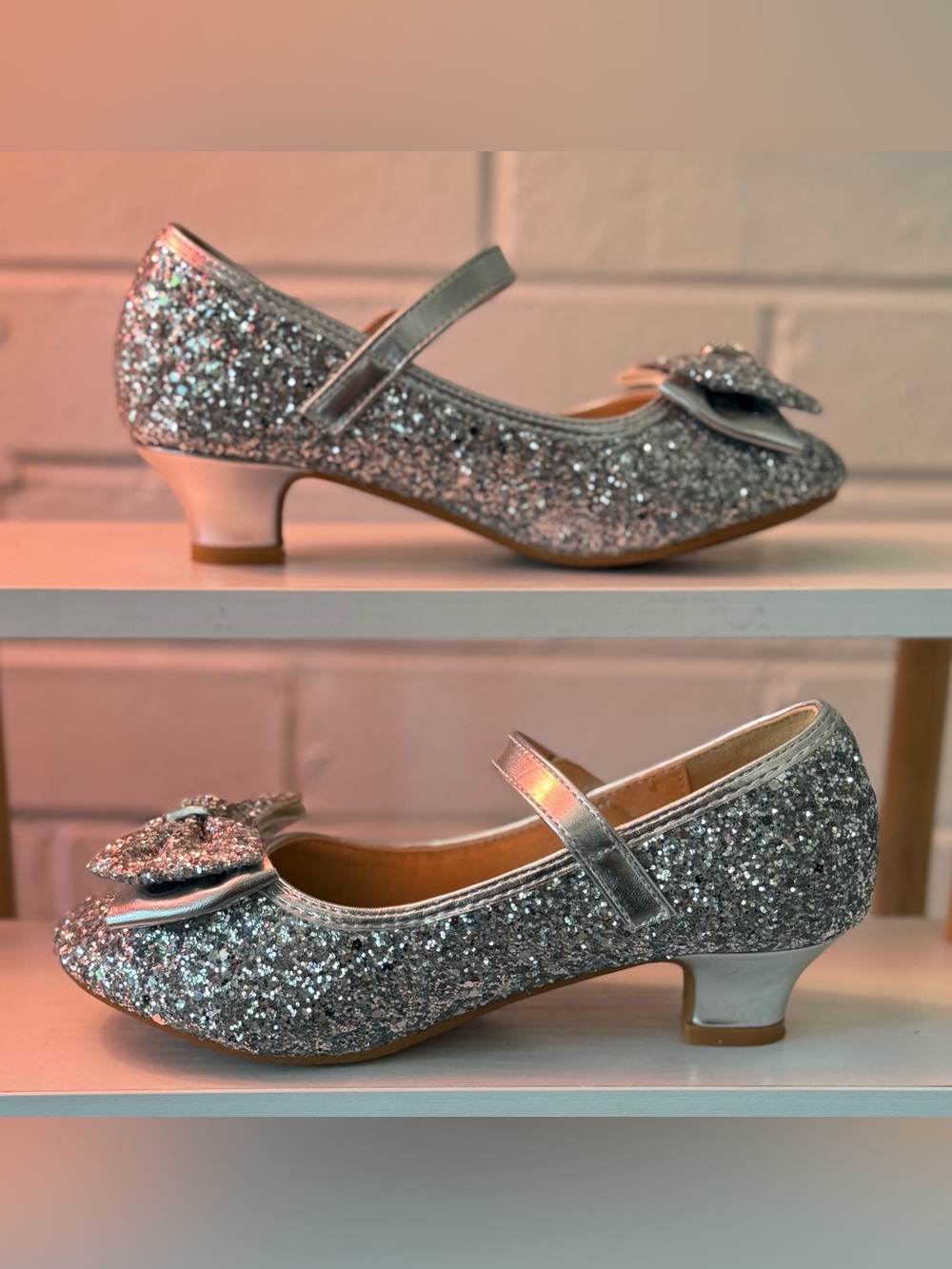 NWOT Girls Silver Glitter Bow Princess Heels Dress Shoes Size 2